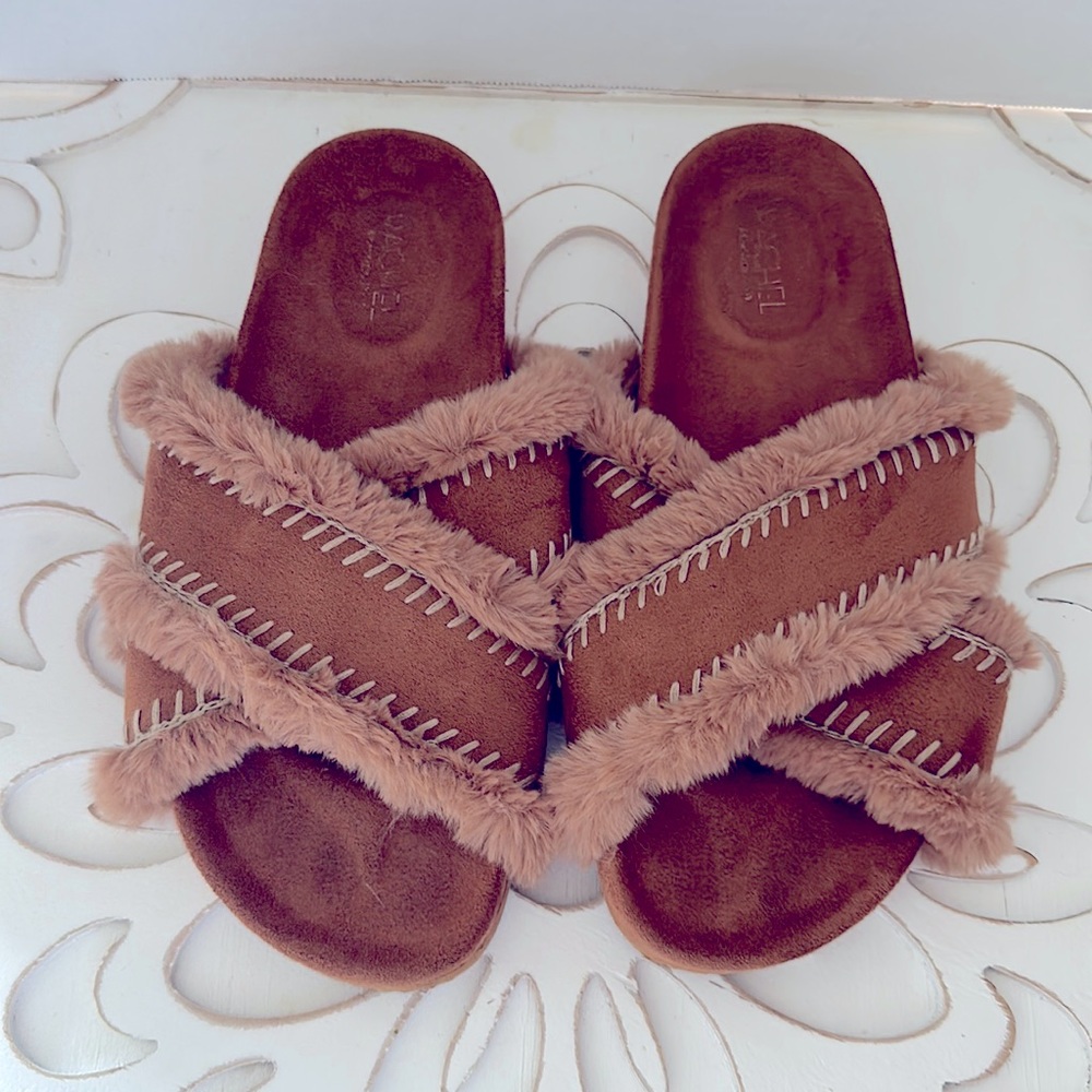 Rachel Roy Indoor/Outdoor Fuzzy slippers